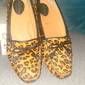 Clarks leather loafers sz 9